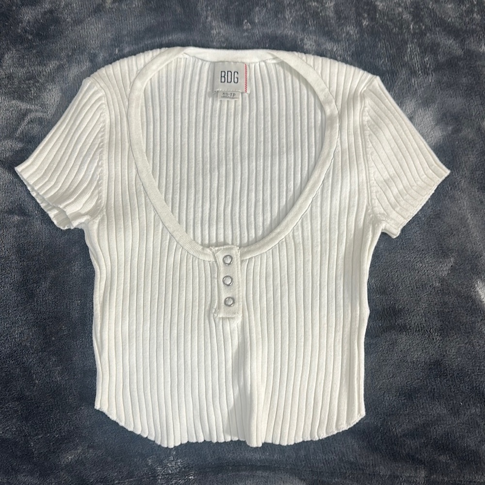 Urban Outfitters BDG Women’s white low cut ribbed shirt. User size XS